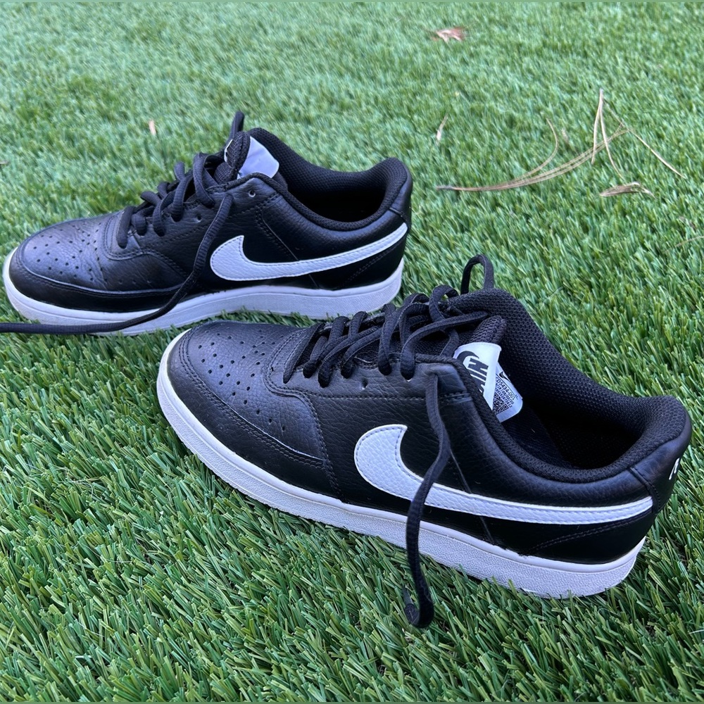 Nike Women's Court Vision Low Sneaker - Size 7